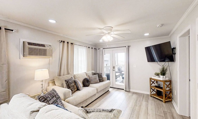 Crescent Beach Condo | Oceanfront retreat with a scenic balcony, W/D, and AC - beach and pool access