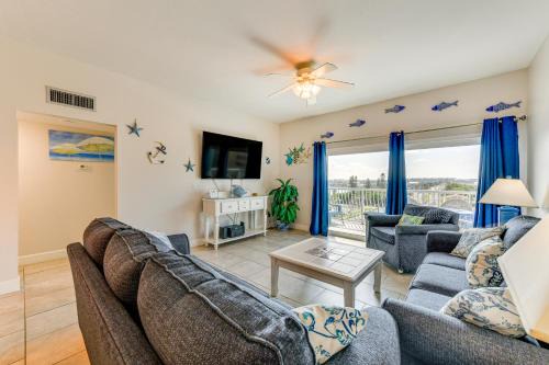 Redington Shores Apartment | Oceanfront Redington Shores Retreat Beach Access!