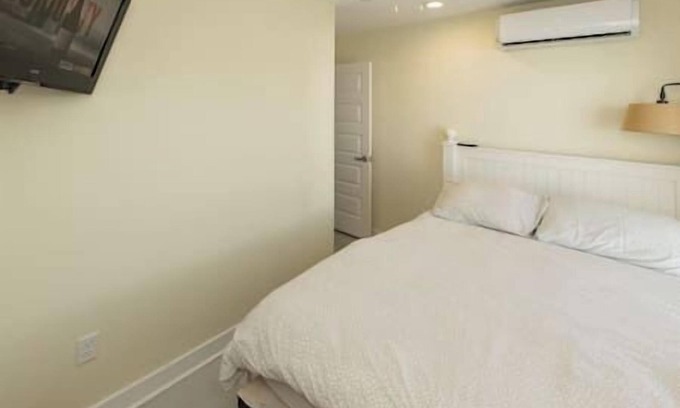 Northeast Virginia Beach Apartment | Oceanfront Resort 1 Block to Beach 300