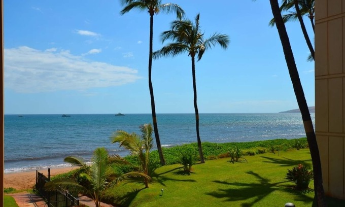 Kihei Condo | OCEANFRONT RESORT - 5* LUXURY 2BED/2BATH Kihei Sands Beachfront Condos - B11