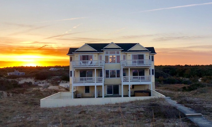 Carova Beach House | OceanFront Row,Private Pool,New Hottub,Sleeps 16,PetFriendly,Beachfront&Updates!