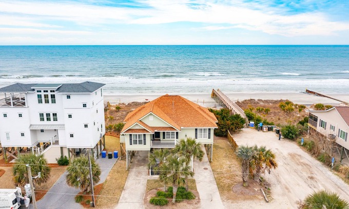 Folly Beach House | Oceanfront Screen Porch, 3 Blocks to Downtown Folly Beach