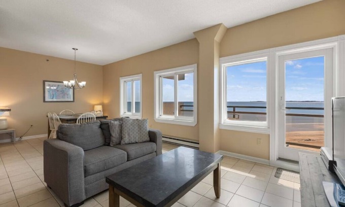 Old Orchard Beach Condo | Oceanfront Seawatch Condo Unit 607
