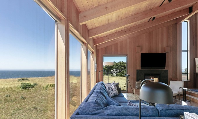 Sea Ranch House | Oceanfront Sea Ranch Abalone Bay 3 bed/2 bath dog-friendly, game room