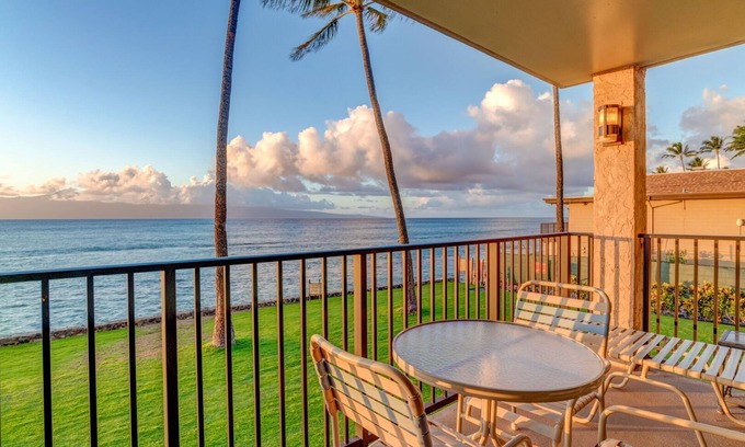 Honokowai Apartment | Oceanfront studio in well-maintained resort