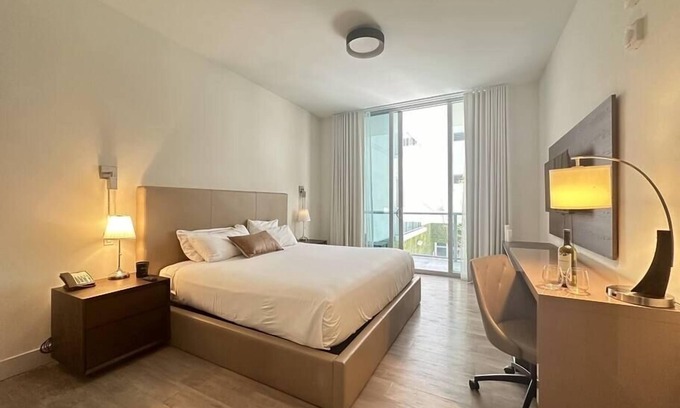 Hollywood Lakes Apartment | Oceanfront Stylish Studio with Rooftop Pool