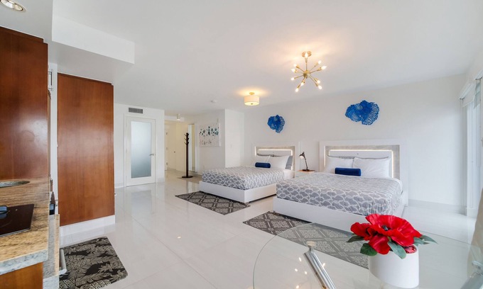 South Beach Apartment | Oceanfront Top Floor w/Balcony View - Modern 2 Queen Beds Suite - Ocean Drive