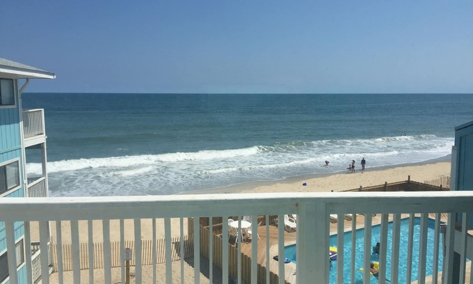 Kure Beach Condo | Oceanfront Top Floor Condo With Pool- Riggings E3