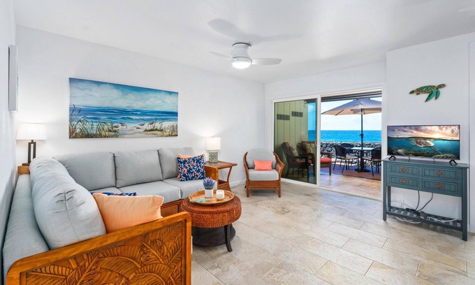 Kahaluu-Keauhou Condo | Oceanfront Townhouse! Stunning Views and Luxury Amenities!