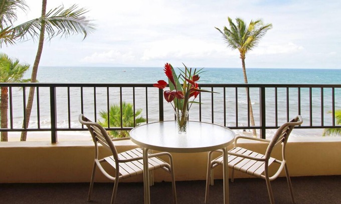 Kihei Condo | OceanFRONT, UPDATED, 4th Floor, 1BR Cali King, Non-Smoking, SHARP!