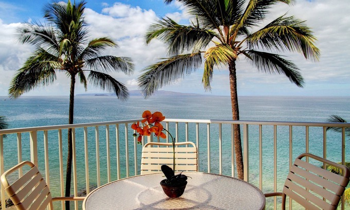 Kihei Condo | *OCEANFRONT* *UPGRADED* *STUNNING VIEW* Kamaole Nalu 506