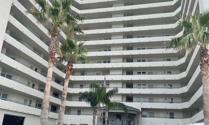 Daytona Beach Shores Apartment | Oceanfront 4 Bedroom Condo in Daytona Beach Shores