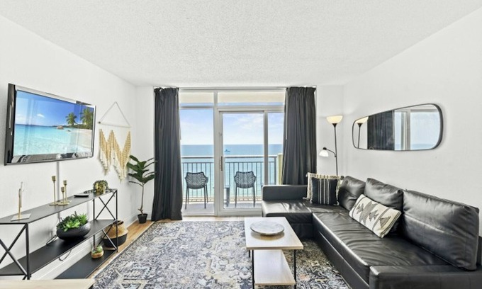 Crescent Beach Apartment | Oceanfront Bay Watch 1636 -Updated 1 Bedroom