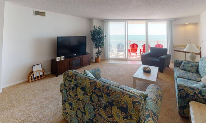 Sneads Ferry Condo | Oceanfront condo with ocean-view balconies, gym, pool & beach access