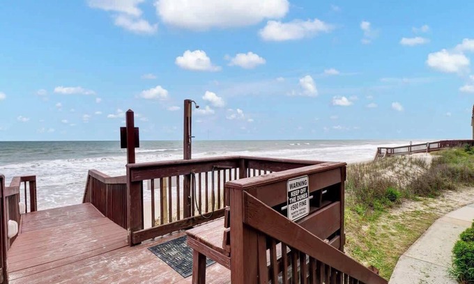 Sneads Ferry Condo | Oceanfront Condo with Pool in Topsail