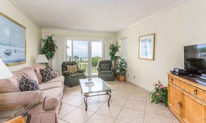 Saint Simons Island Condo | Oceanfront Complex! Amenities Include Pool, Fitness Center, Tennis Court, and Direct View!