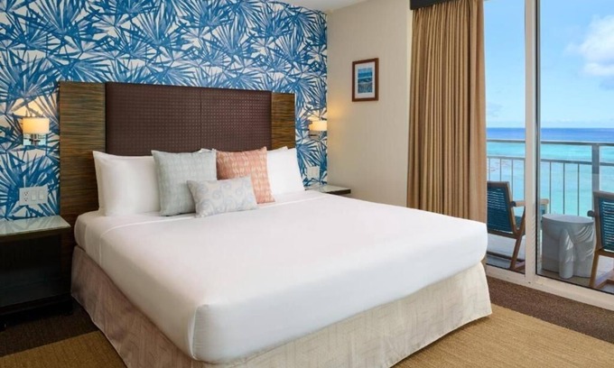 Diamond Head - Kapahulu - St. Louis Hotel | Oceanfront View Junior Suite | Kaimana Beach Hotel | Right on the Sand