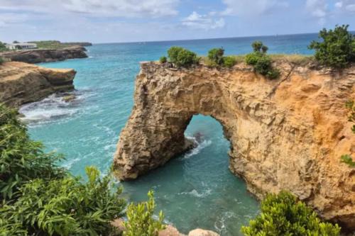 Sea Rocks Villa | Oceanfront Villa with Pool, Jacuzzi and Kayaks on Anguilla Island