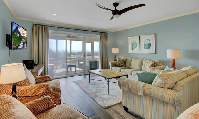 Isle of Palms Condo | Oceanfront W/ Huge Screen Porch, Mariner's Walk! Wild Dunes Resort! $250 Beach Gear Credit