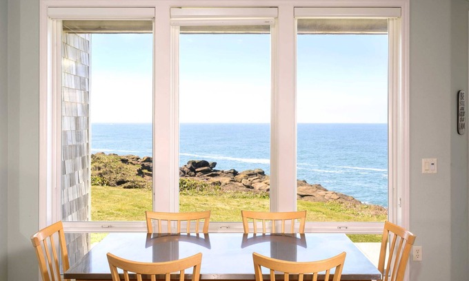 Depoe Bay Condo | Oceanfront & Whale Watching | Paradise Regained