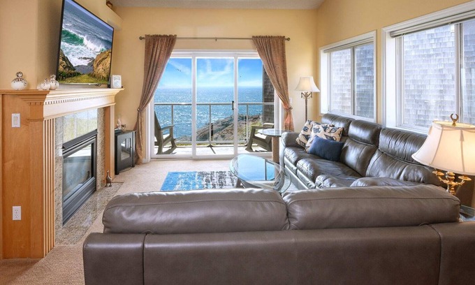 Depoe Bay Condo | Oceanfront, Whale Watching, Pool | Nautical Breeze