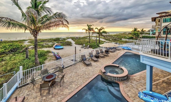 Redington Shores Villa | OceanfrontVilla/Pool/HotTub/8bedroom