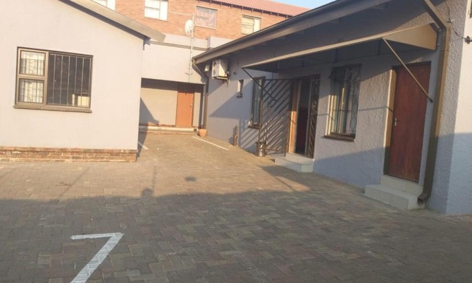 Kempton Park House | Oceanic Lodge