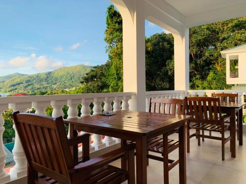 Beau Vallon House | Oceanic View Apartments