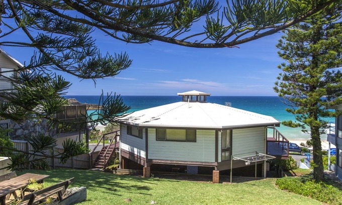 Mollymook Beach House | Oceankiss - 30 Beach Rd