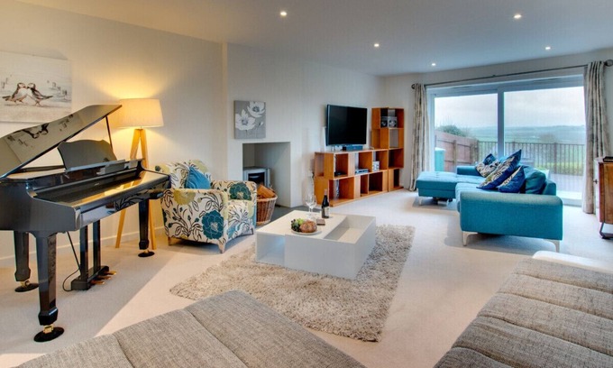 Crantock House | Oceans 11 - Five Bedroom House, Sleeps 8