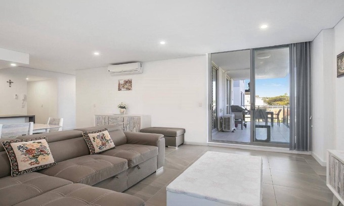 Terrigal Apartment | OCEANS EDGE #19 | Short walk to beach , shops and cafes | Accom Holidays