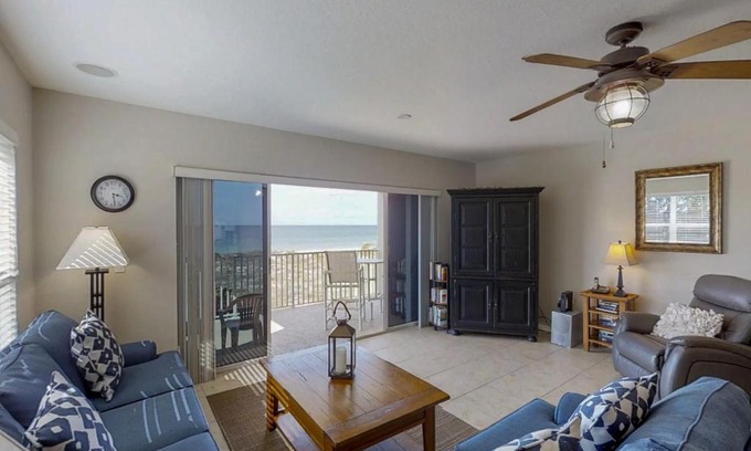 Independence Square Apartment | Oceanside 201