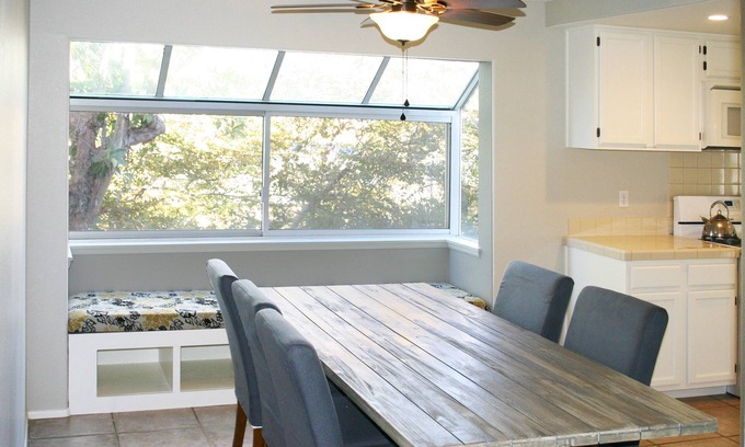 Townsite Condo | Oceanside Beach Condo. Walk to Beach!
