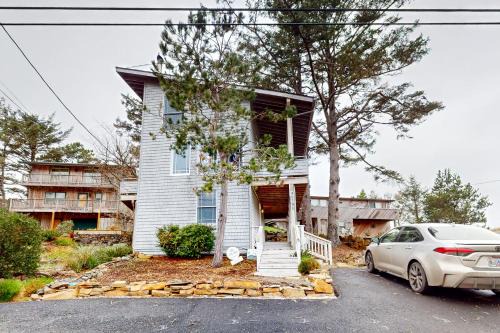 Neskowin House | Oceanside Cabin