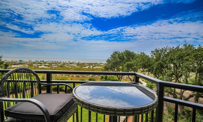 Isle of Palms Condo | Oceanside Condo with Ocean Views, Renovated Kitchen, Covered Balcony & New Flooring