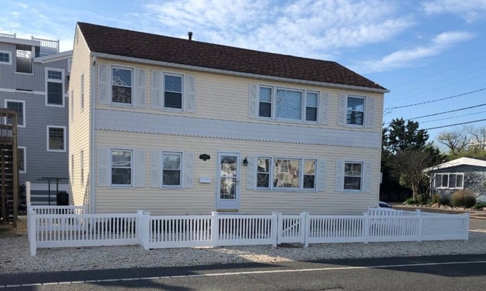 North Beach Haven House | Oceanside, Duplex - 1st Flr Unit North Beach Haven, 20th St