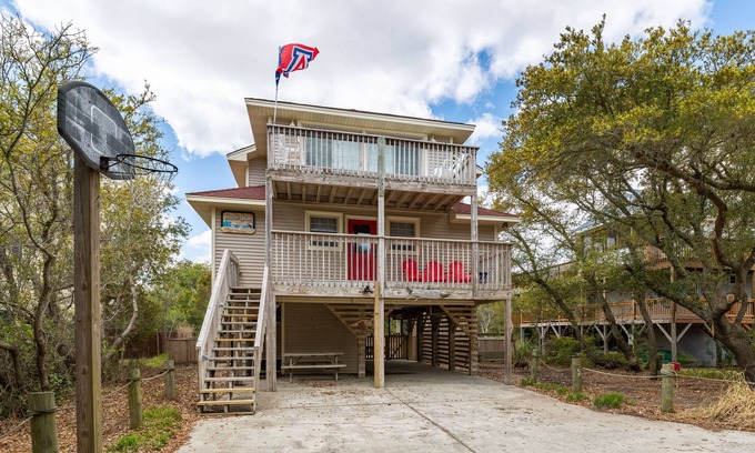 Ocean Sands House | Oceanside home, 3 min walk to beach with Private Pool and Hot Tub!