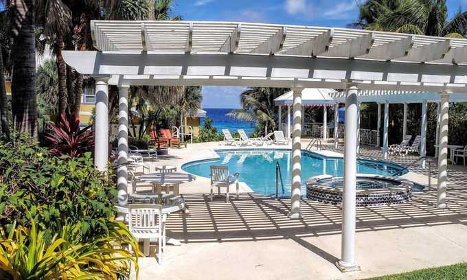 Northwest Point Apartment | Oceanside Queen Room with ensuite