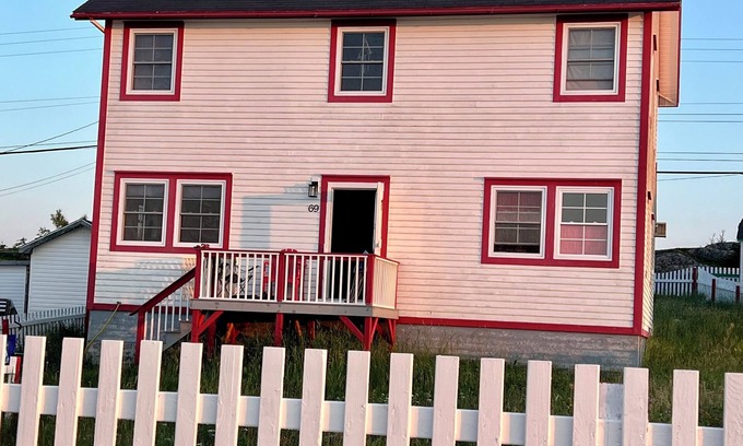 Joe Batt's Arm House | Oceanside Saltbox House with Modern Touches!