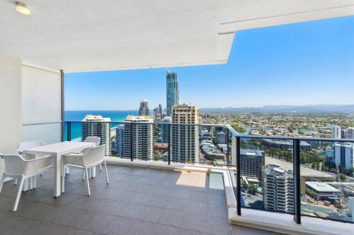 Surfers Paradise Apartment | Oceanside sky dream Hilton 2.5BDR with 180° views