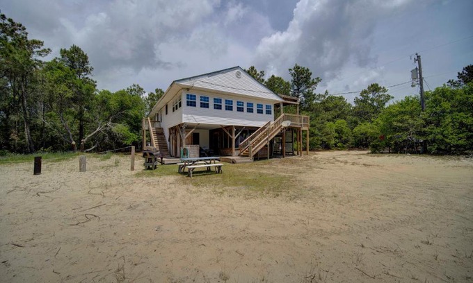 Carova Beach House | Oceanside, Wild Horses, 4x4 area, Secluded, 4x2330, Wild Horse Landing
