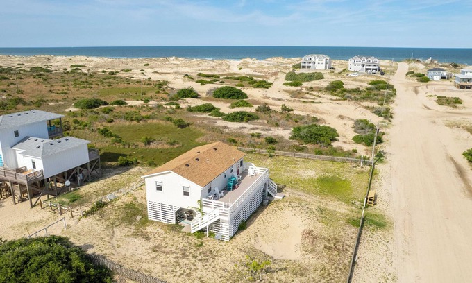Corolla House | Oceanside, Wild Horses! Beach getaway, remote location, 4x1701, Sandy Paws Retreat
