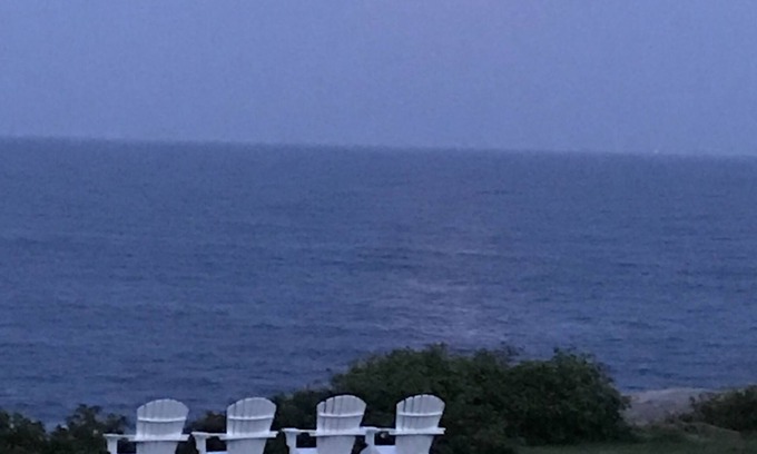 Narragansett House | Oceanside with mesmerizing view