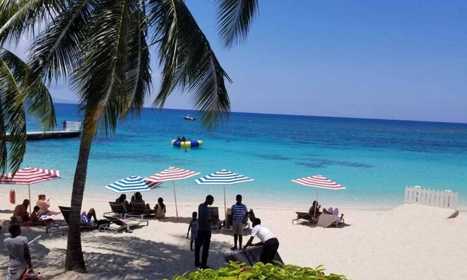 Ocho Rios Condo | Oceanview 1 bedroom Condo with A/C, Cable & WiFi