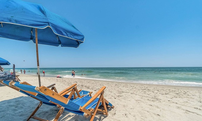 Ocean Drive Condo | Oceanview, 1-Min to Beach, Pool/Hot Tub/Tennis, Beach & Kid-gear + Washer/Dryer!