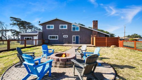 Fort Bragg Villa | Oceanview 5 bedroom hot tub, firepit & dog run