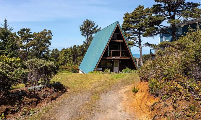 Waldport Cabin | Oceanview A-Frame Cabin - Iconic 70's Architecture by the Sea