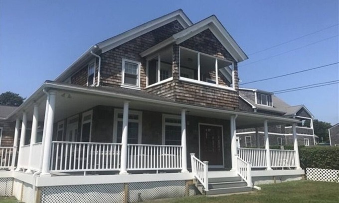 Newport House | Oceanview Beach House with great views and wrap around porch,short walk to beach