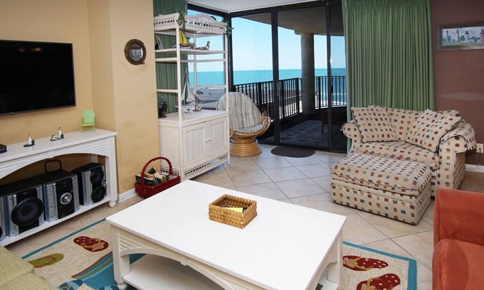 Crescent Beach Condo | Oceanview & Boulevard view condo rental w/pool, hot tubs, and balcony in North Myrtle Beach