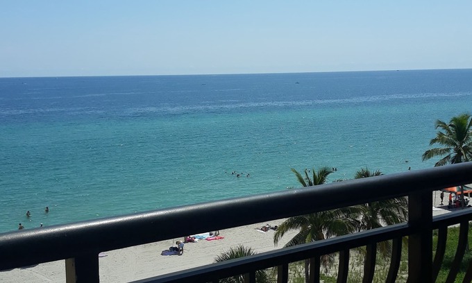 Hollywood Condo | Oceanview Condo with Heated Pool – Right on the Hollywood Beach Boardwalk!